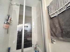 En suite shower room- click for photo gallery